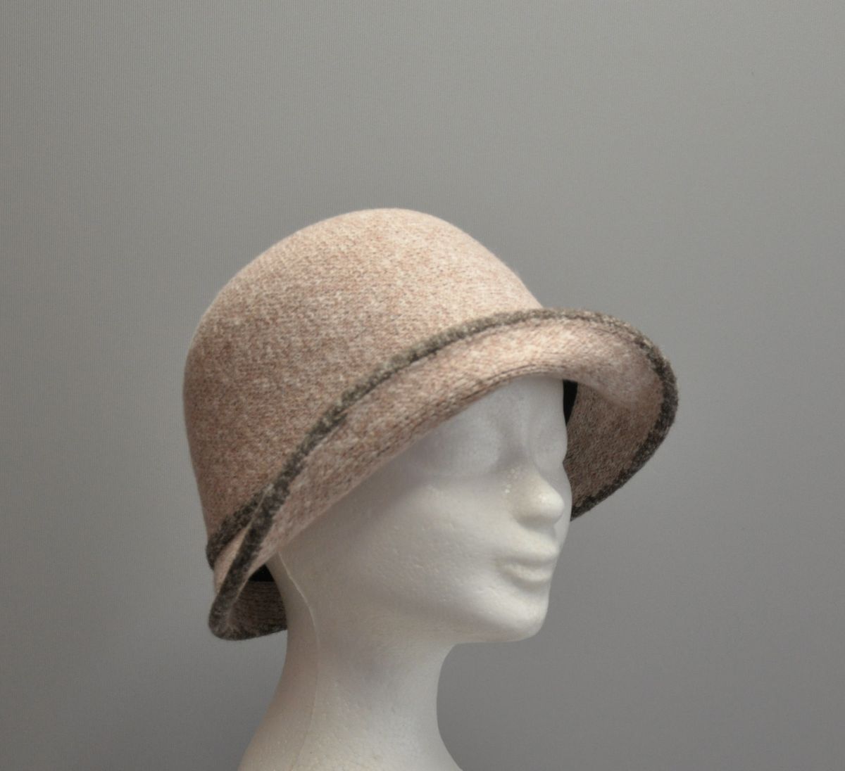 cloche in een gebreide stof